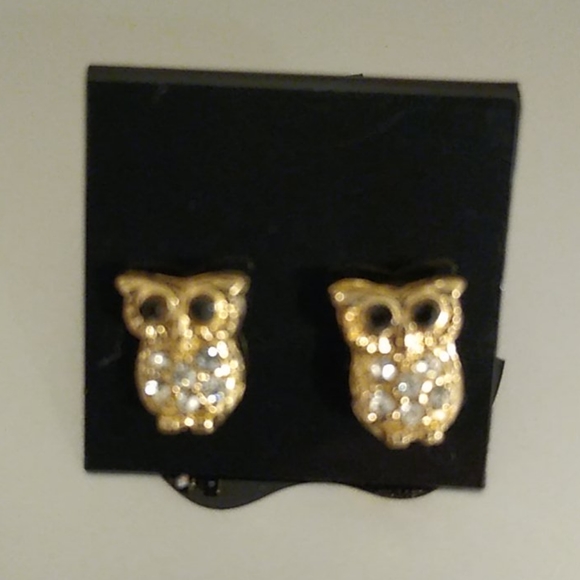 Adorable rhinestone accented owl stuff earrings - Picture 2 of 2